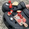 Toma un bocado de una manzana roja Hebilla de zapato zueco DIY Extraíble Lindo Juguete de Comida Botón Flor de Zapato Decoración de Parte Superior Venta al por Mayor