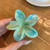 Presilha de Cabelo Flor de Ovo Yi Mengling para Mulheres, Presilha de Cabelo Meio Preso de Verão para a Parte de Trás da Cabeça, Presilha de Tubarão de Tamanho Médio para Cabelo