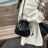 Bolso Cubo con Cordón de Moda Estilo Coreano Celebridad de Internet Casual Lindo Mini Bolso Cruzado Bolso de Hombro de Cuero PU Suave Color Puro Estilo Occidental