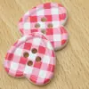 Funda de teléfono con estampado de cuadros de colores y botón de corazón Accesorios de decoración para zapatos Crocs Botón de resina de cuatro agujeros para ropa DIY