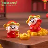 Paisaje Miniatura Lindo Festivo de Año Nuevo Figura del Dios de la Riqueza Accesorios de Decoración DIY Adornos Pequeños para Coche Escritorio