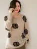 Suéter de cachemira pura para mujer, grueso, con patrón de camelia, cuello redondo, capa interior cálida, top de punto moderno y casual