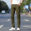 Calças casuais masculinas, calças cropped slim fit com stretch, calças esportivas de negócios de perna reta de cor sólida fina para o verão de 2026
