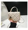 Diseño Elegante con un Toque de Alta Gama, Bolso Cuadrado Pequeño Versátil para Mujer, Nuevo Bolso de Hombro Trendy 2025 con Textura Acolchada