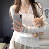 Suéter de Encaje Blanco Dulce y Picante con Cuello en V para Mujer Otoño e Invierno 2024 Base Tejida Interna Estilo Chanel de Alta Gama Top de Manga Larga