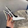 Saltos Altos de Couro Patente Branco para Mulheres 2026 Novo Estilo Cadarço Rebite Vazado Bico Fechado Sapatos Femininos com Salto Agulha Metálico Bico Fino Scarpins