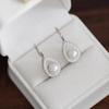 Brincos de Pérola Zhuji, Novo Estilo 2025, Estilo Hong Kong para Mulheres, Banhado a Cobre com Ouro 18K, Estilo Elegante Francês, Brincos de Gancho, Luxo Leve