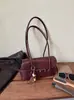 Bolsa Baguete de Mão Flip Top de Luxo Feminina Nova Outono/Inverno 2026 Pequena de Nicho Versátil para o Dia a Dia Bolsa de Ombro Bolsa de Braço