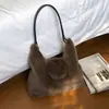 Bolsa de pelúcia para mulheres, nova moda outono 2026, bolsa de ombro trendy para axila, bolsa tote de grande capacidade para o dia a dia