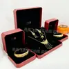 Un Conjunto de Bisutería Dorada Falsa para Bodas, Accesorios de Exhibición para Compromisos, Juego de Herrajes, Pulsera Falsa, Oro Arena, Estilo Fresco y Dulce