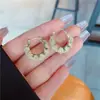Pendientes Súper Brillantes de Circonita con Diamantes Completos para Mujer, Estilo de Lujo Ligero de Nicho de Gama Alta, Pendientes Huecos Simples y Elegantes