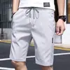 Pantalones Cortos de Seda Helada para Hombre, Nuevo Estilo Coreano de Verano, Corte Holgado, Empalme Elástico con Etiquetas, Pantalones Cortos de Longitud Media para Playa