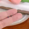 Pendientes Coloridos de Zirconia Minimalistas de Lujo Ligero de Nuevo Estilo, Diseño de Nicho con un Toque de Alta Gama, Pendientes Versátiles y Frescos
