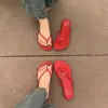 Chanclas de verano para mujer para uso en exteriores, elegantes y de alta gama, sandalias de corcho de nicho, nuevo modelo 2026 para vacaciones en la playa, de suela plana