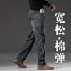 Jeans rectos de corte holgado de alta gama para hombre, colección otoño/invierno 2026, pantalones casuales para hombres de mediana edad, marca de moda, forrados de polar