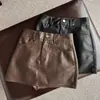 Falda Negra de PU Estilo Spice Girl Minifalda Primavera y Verano 2024 Nueva Cintura Alta Textual Falda de Línea A para Cadera Falda de Cuero para Mujer