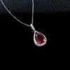 Pingente de Rubi Cultivado Zhou Hengfu Jewelry, Design de Gota Envolvente, Corrente para Clavícula em Prata 925, Joia Estilo Luxo Leve