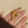 Anillo Abierto Vintage de Metal Estilo Francés con Alas de Ángel Texturizadas, Anillo Personalizado de Alto Gama en Tono Dorado