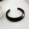 Pulsera Abierta de Remaches Redondos Transfronteriza Europea y Americana con un Toque de Alta Gama, Estilo Dulce y Fresco, Diseño de Lujo Ligero, Joyería de Mano de Nicho para Mujeres