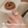 Anillo de Diseño de Nicho de Alta Gama Estilo Coreano Plata de Ley S925 Anillo Ancho Irregular Mate con Inscripción en Inglés Estilo Ins