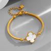 Pulsera de acero y titanio con trébol de cuatro hojas explosivo transfronterizo para mujer, diseño de nicho ligero y lujoso, colgante sencillo y versátil, pulsera de alta gama.