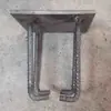 Banco de soldadura con pieza empotrada con tablero para piernas de cuatro garras placa de acero empotrada pieza soldada con tablero para piernas color natural hormigón armado empotrado