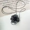 Colar Camélia preto com strass e flor, gola com cadarço, gargantilha feminina