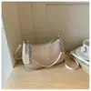 Bolso de media luna simple de moda de nicho con textura tejida vintage, nuevo modelo 2026 para el trabajo y los desplazamientos, bolso de hombro y cruzado para mujer