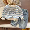 2026 Nueva Colección de Primavera Conjunto para Niños Sudadera con Capucha Rayas Azules y Blancas Dibujos Animados Moda Infantil Cuello Redondo Jeans Casuales Modernos