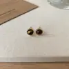 Aretes de Tachuela Retro Color Café Ojo de Tigre Maillard para Mujer Diseño de Nicho Versátiles Pequeños Adornos para Orejas para el Viaje Diario