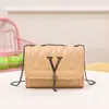 Bolso Cuadrado Pequeño Nuevo Otoño 2025 con Diseño Único, Bolso de Cadena Acolchado, Bolso Cruzado de Hombro Único para Mujer, Simple y Versátil