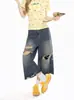 Calça Cropped Jeans Rasgada Estilo Streetwear Retro da Moda para Mulheres com Design de Tinta Salpicada, Caimento Solto, Calça Flare Emagrecedora