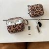 Capa protetora personalizada Ins Style com estampa de leopardo marrom, estilo europeu e americano, adequada para AirPods de 4ª geração (novo modelo Pro3) e fones de ouvido Apple de 2ª geração.