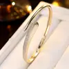 Nuevo brazalete minimalista de estilo fresco con incrustaciones de circonita, clásico de moda más vendido con un diseño único y de alta gama, brazalete abierto versátil