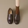 Mocasines negros para mujer, nueva colección otoño 2026, modernos y versátiles, zapatos pequeños de cuero estilo británico, tacones gruesos, adecuados para ir al trabajo y al día a día.