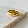 Europa y Estados Unidos estilo caliente simple acero de titanio versión ancha anillo liso brillante anillo anillo de amantes dedo índice acero inoxidable personalizado anillo de marea