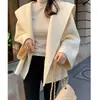 Abrigo de Lana con Capucha Estilo Retro Coreano Color Mejorado con Solapas Grandes y Cordón, Corte Holgado para Figuras Pequeñas 25384