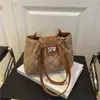 Bolso de Cadena Acolchado de Gran Capacidad para Mujer 2025 Verano Nuevo Bolso de Hombro Único para Axila Moda Nicho Casual para Viaje