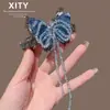 Pinza para el pelo de cristal azul con mariposa de nuevo estilo coreano y japonés, de lujo ligero, para mujer, pinza de resorte para flequillo lateral con borla, accesorio para el pelo versátil y elegante