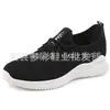 Liquidación de zapatos de tela de Pekín, zapatos transpirables para mamá, zapatos casuales vintage TK de venta caliente transfronteriza, zapatos de malla para mujer con suela suave, antideslizantes, de verano