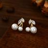 Pendientes de perla francesa retro con aguja de plata S925, diseño de nicho femenino, pendientes de cereza con circonita, exquisitos pendientes de celebridades de Internet.