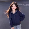 Conjunto de Dos Piezas de Moda para Niñas 2026 Primavera y Otoño, Chaqueta con Capucha y Cremallera de Retazos con Lazo y Jeans