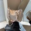 Bolsa Pequena Vermelha de Luxo e Estilosa para Mulheres 2024 Nova Moda Versátil Bolsa Transversal Bolsa Quadrada Pequena Casual de Nicho
