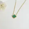 Collar de Flor Única y Trébol de Cuatro Hojas de Venta Caliente Transfronterizo, Doble Cara de Concha, Moda para Mujer, Cadena de Clavícula de Lujo Ligero de Oro de 18 Quilates, Nicho