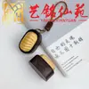 Colgante de madera maciza de plátano, mangostán y berenjena para aliviar el estrés, llavero y accesorio de mano creativo estilo chino Yiming Xianyuan para parejas