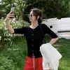 Camiseta de Tricô de Manga Curta Moda Única/Garota Popular para Mulheres, Estilo Verão, Caimento Solto, Emagrecedora, Única e Versátil