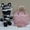 Bolso de Mano Clásico Popular de Comercio Exterior Cuero Genuino Bolso de Mujer Bolso Cruzado de Hombro de Alta Calidad Bolso tipo Concha para Mujer Marca Grande Productos de Guangzhou
