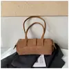 Bolsa tipo almohada de gran capacidad y versátil, nueva colección otoño 2026, bolso de bowling de moda con tachuelas, bolso de mano, bolso de hombro, bolso para mujer