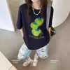 Camiseta Feminina Casual Soltinha de Manga Curta com Gola Redonda e Comprimento Médio, Moda Verão Estilo Coreano, Tops Casuais que Rejuvenessem para Mulheres, Atacado