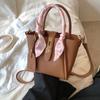 2023 Nueva Bolsa de Verduras de Moda Bolsa Pequeña de Crowdsourcing Bolso de Mujer Bolso Cruzado de Hombro para Mujer Bolso de Mano Simple Versátil Tipo Cubo